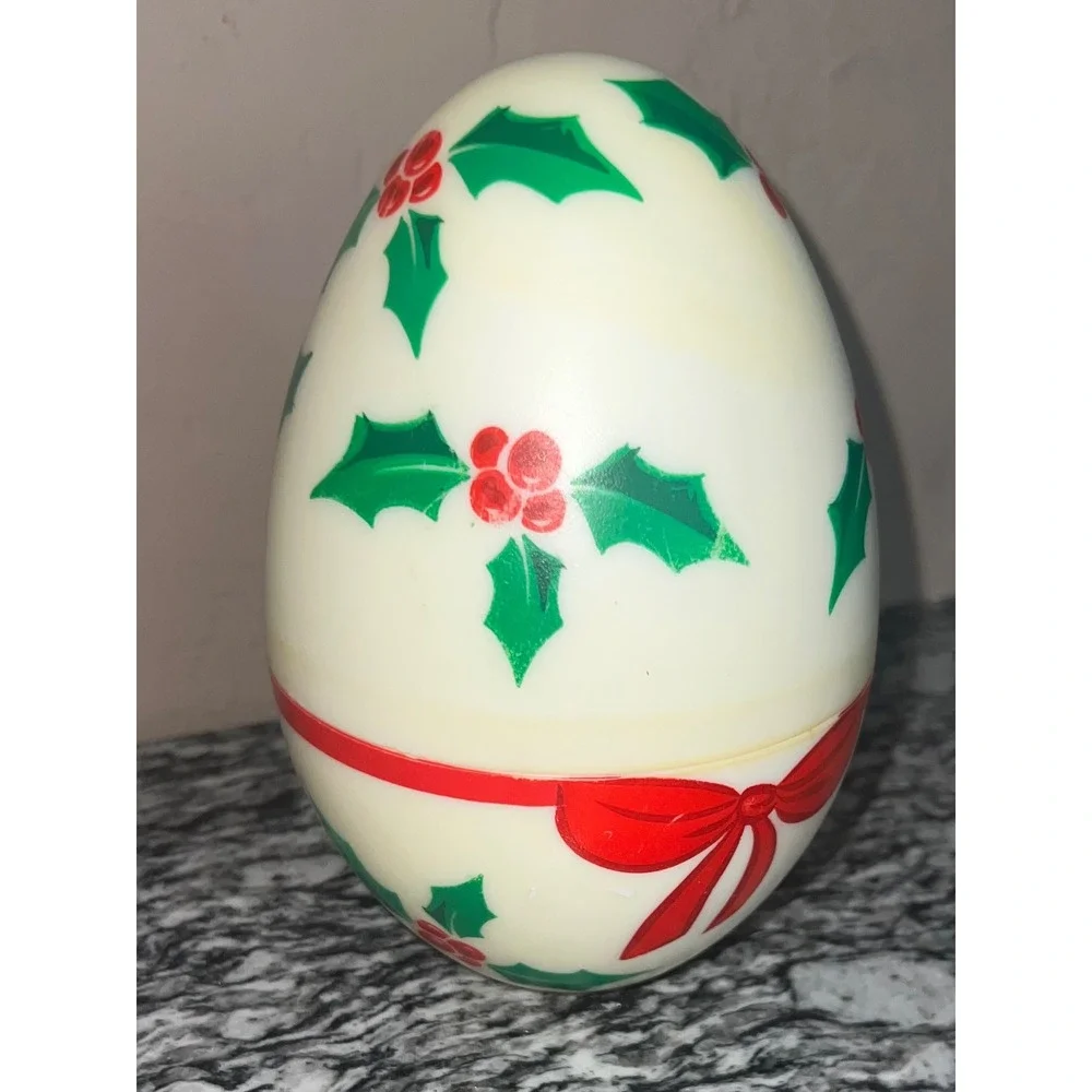 Anne Geddes 2005 Vintage Christmas Holly Berry Plastic Egg Container‎ Only